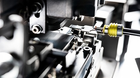 High-precision crimping process for large conductor cross-sections.