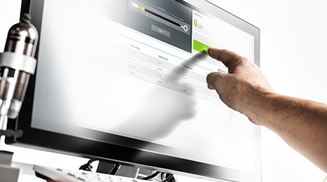Minimal training required thanks to the clearly structured user guidance in the Komax HMI.
