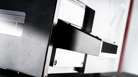 Iota 330 – Horizontal cable ejection channel for long cutting material