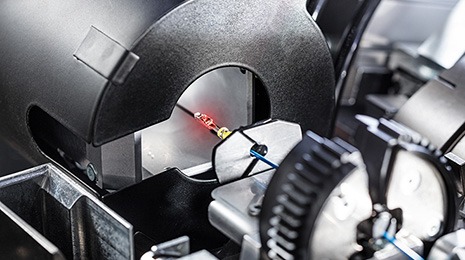 The optical terminal measuring system enables the loading of a wide range of terminals.